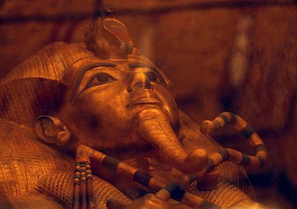 مصر.. ترميم تابوت الملك توت عنخ آمون لأول مرة منذ قرن