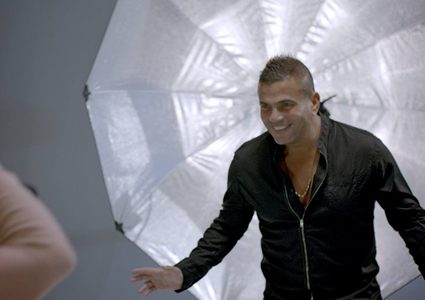 ضجة بسبب الغلاف الدعائي لألبوم عمرو دياب "أنا غير"