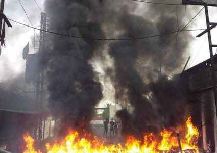 لاجئون فلسطينيون يواصلون الاحتجاج ردا على قرار لبناني