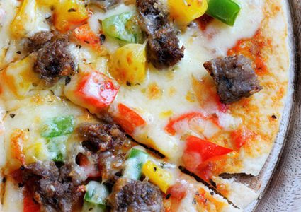 بيتزا باللحم من المطبخ الأمريكي