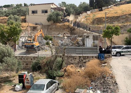 الاحتلال يهدم 4 محلات تجارية في سلوان جنوب المسجد الأقصى