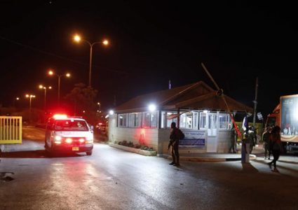 مستوطن يدهس شابا في البلدة القديمة بالقدس