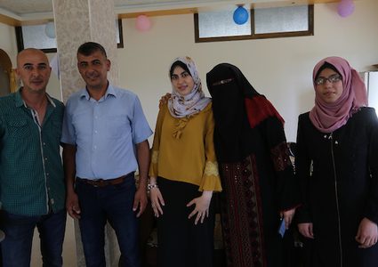 الطالبة آية أبوطنين حاصلة على 98.9%في الثانوية العامة جنوب القطاع