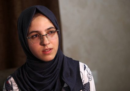 الطالبة آلاء عبدالعاطي 99.7%تحتفل بتفوقها في الثانوية العامة بغزة