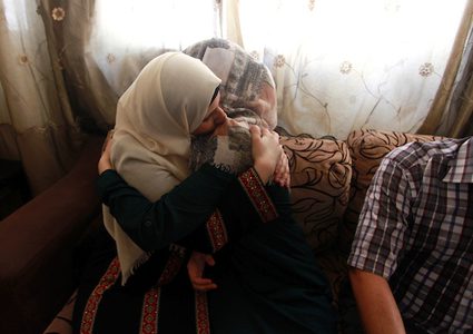 الطالبة هالة مهنا 99.7% تحتفل بنجاحها في الثانوية العامة بغزة