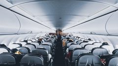 تصرّف "مثير للاشمئزاز" على متن رحلة جوية يثير غضبا عارما!
