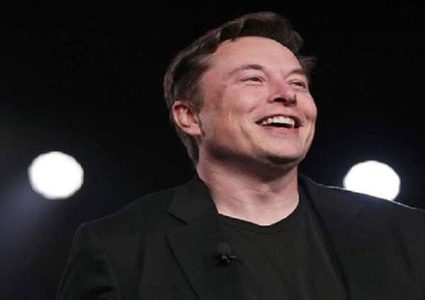 إيلون موسك يكشف موعد تنفيذ خطته لدمج الدماغ البشري  بالكمبيوتر