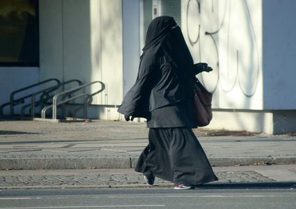 150 يورو غرامة لمن يرتدي النقاب في هولندا