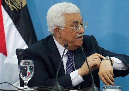 الرئيس يخفّض سنّ التقاعد ويحلّ مجلس القضاء الأعلى