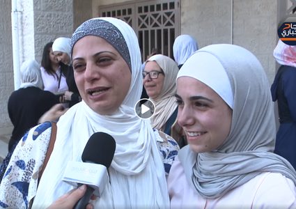 الفرحة والبهجة في عيون طالبات الثانوية العامة وذويهم في نابلس