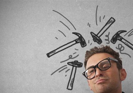 بينها الروائح والطقس.. أسباب غير متوقعة للصداع المُزمن