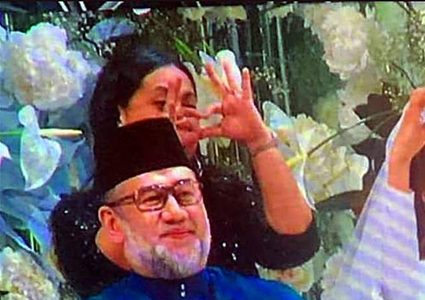 تفاصيل سرية عن قصة حب ملكة جمال روسيا وملك ماليزيا