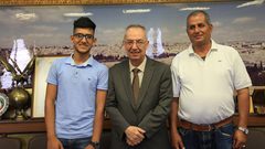 رئيس جامعة النجاح يستقبل الأول على الوطن بالفرع العلمي محمود خضرة