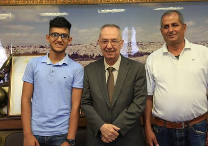 رئيس جامعة النجاح يستقبل الأول على الوطن بالفرع العلمي محمود خضرة