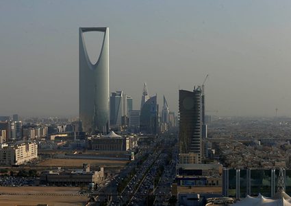 عاصفة ترابية في السعودية تتسبب في تحطم السيارات والمباني