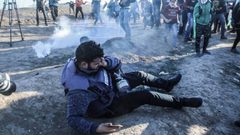 اصابة مصور صحفي بقنبلة غاز بعينه في مسيرات العودة شرق البريج