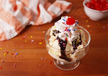 تحذير.. تناول "الآيس كريم" يسبب عدة مشاكل صحية للأطفال