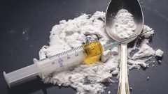 القبض على تاجر مخدرات بتهمة تهريب 1.7 كغم هيروين في "معدته" !