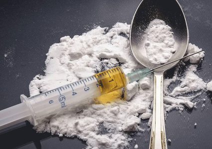 القبض على تاجر مخدرات بتهمة تهريب 1.7 كغم هيروين في "معدته" !