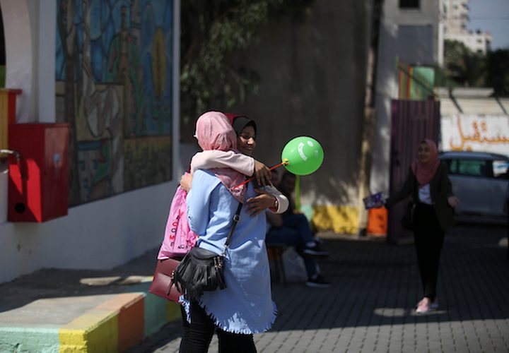 غزة: طلاب الثانوية العامة يحتفلون بتسلم شهادات نجاحهم