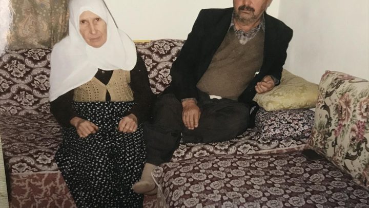 وفاة زوجين تركيين يبلغان 92 عامًا بفارق 26 دقيقة بينهما (صور)