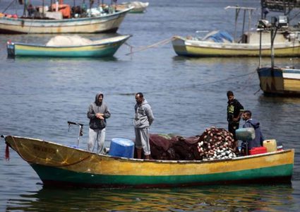 بحرية الاحتلال تختطف صياديّن قبالة بحر رفح