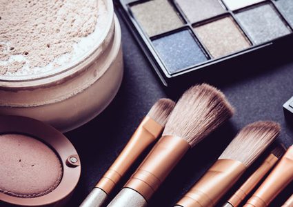 ما هي مخاطر استخدام مستحضرات التجميل ؟