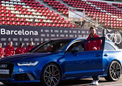 "أودي" تطلب من لاعبي برشلونة إعادة سياراتها