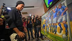 هل يعود "رونالدينيو" إلى الملاعب مجددا؟
