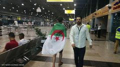 انتهاء أزمة مشجعين جزائريين علقوا بمطار القاهرة