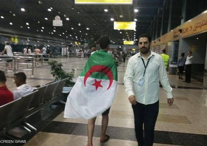 انتهاء أزمة مشجعين جزائريين علقوا بمطار القاهرة