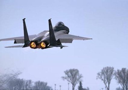 مقاتلة فنزويلية تطارد طائرة أميركية