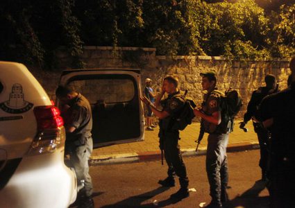 قوات الاحتلال تلحق أضرارا بمنشآت المواطنين بالعيسوية