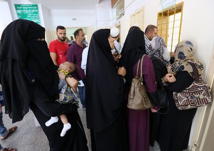 غزة: الحجاج يتلقون تطعيماً قبل سفرهم لتأدية مناسك الحج