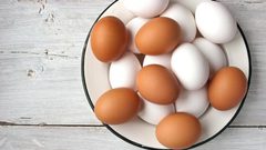 أيهما الأكثر صحة: البيض الأبيض أم البيض البني؟