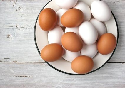 أيهما الأكثر صحة: البيض الأبيض أم البيض البني؟