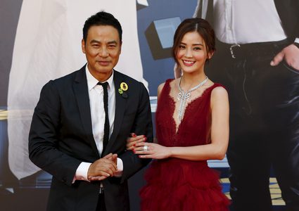 نجم صيني كاد يموت طعنا أمام جمهوره