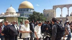 مستوطنون وحاخامات يقتحمون المسجد الأقصى