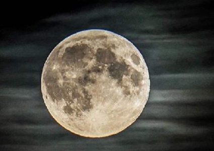 معلومات جديدة عن القمر.. المياه تتطاير والزلازل تضربه باستمرار