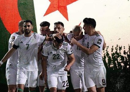 الجزائر تهدي كأس افريقيا لفلسطين