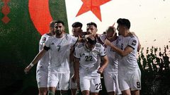 الجزائر تهدي كأس افريقيا لفلسطين