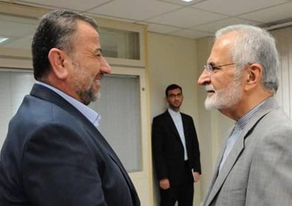 وفد حماس برئاسة العاروري يلتقي خرازي في طهران