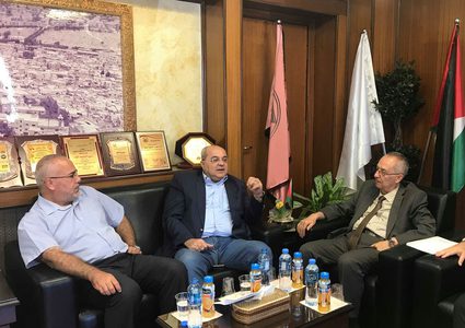 النتشة يتسلم اعتراف صحة الاحتلال الاسرائيلي بكلية الطب