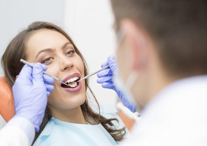 السكر والتدخين أبرز أسباب مشاكل الأسنان