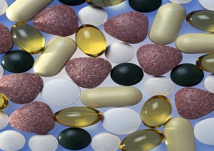 ما مدى فائدة ومضار الفيتامينات والمكملات البيولوجية للجسم؟