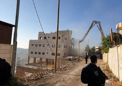 حي وادي الحمص محاصر ... الاحتلال يشرع بهدم 13 مبنى