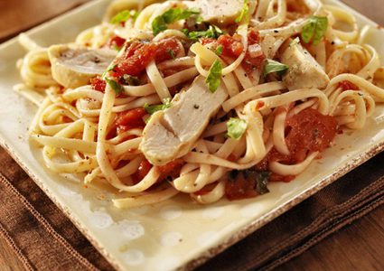 مكرونة مع الدجاج بنكهة الكاجون