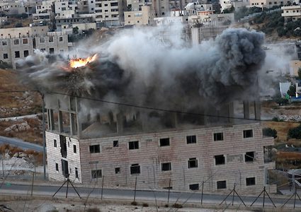 الاحتلال يهدم منازل المواطنين في حي وادي الحمص جنوب القدس