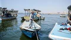 الاحتلال يعيد حسكات ومعدات بحرية محتجزة لديه إلى غزة