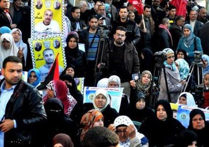 طولكرم: اعتصام تضامني مع الأسرى في سجون الاحتلال